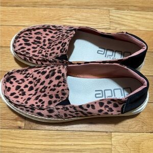 EUC Hey Dude Lena Leopard Rose slip on